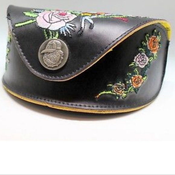 Ed Hardy Black VINTAGE Women's Sunglasses! - Picture 3 of 16